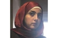 التشكيلية أنفال المغلس تسلط الضوء على الأزياء والعمارة اليمنية