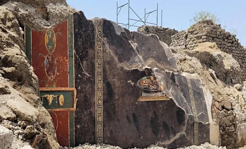 «بيتزا» في لوحة جدارية تعود إلى 2000 عام