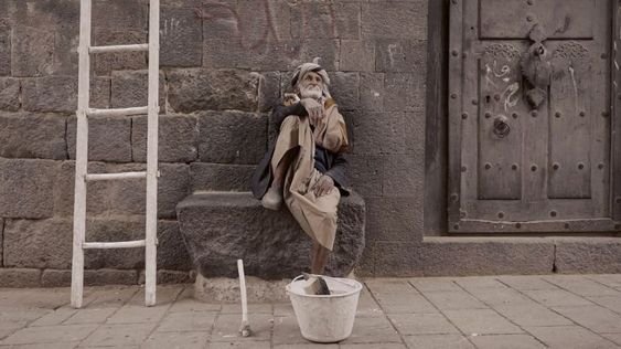 الفيلم اليمني «سطل» يفوز بجائزة الأفلام الوثائقية بمهرجان بغداد السينمائي